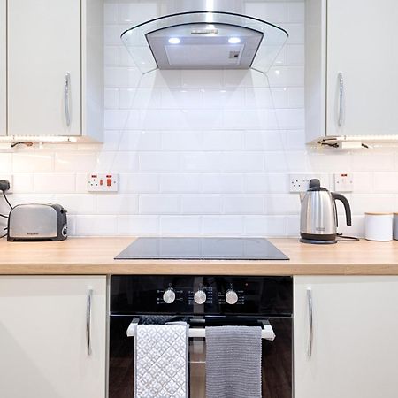 Large Green Garden, 4 Bedrooms, Sleeps 8 Swansea Luaran gambar