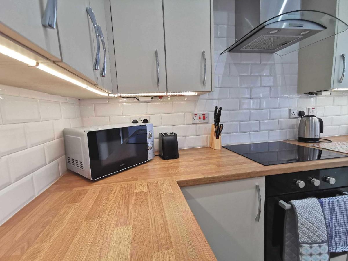 Large Green Garden, 4 Bedrooms, Sleeps 8 Swansea Luaran gambar