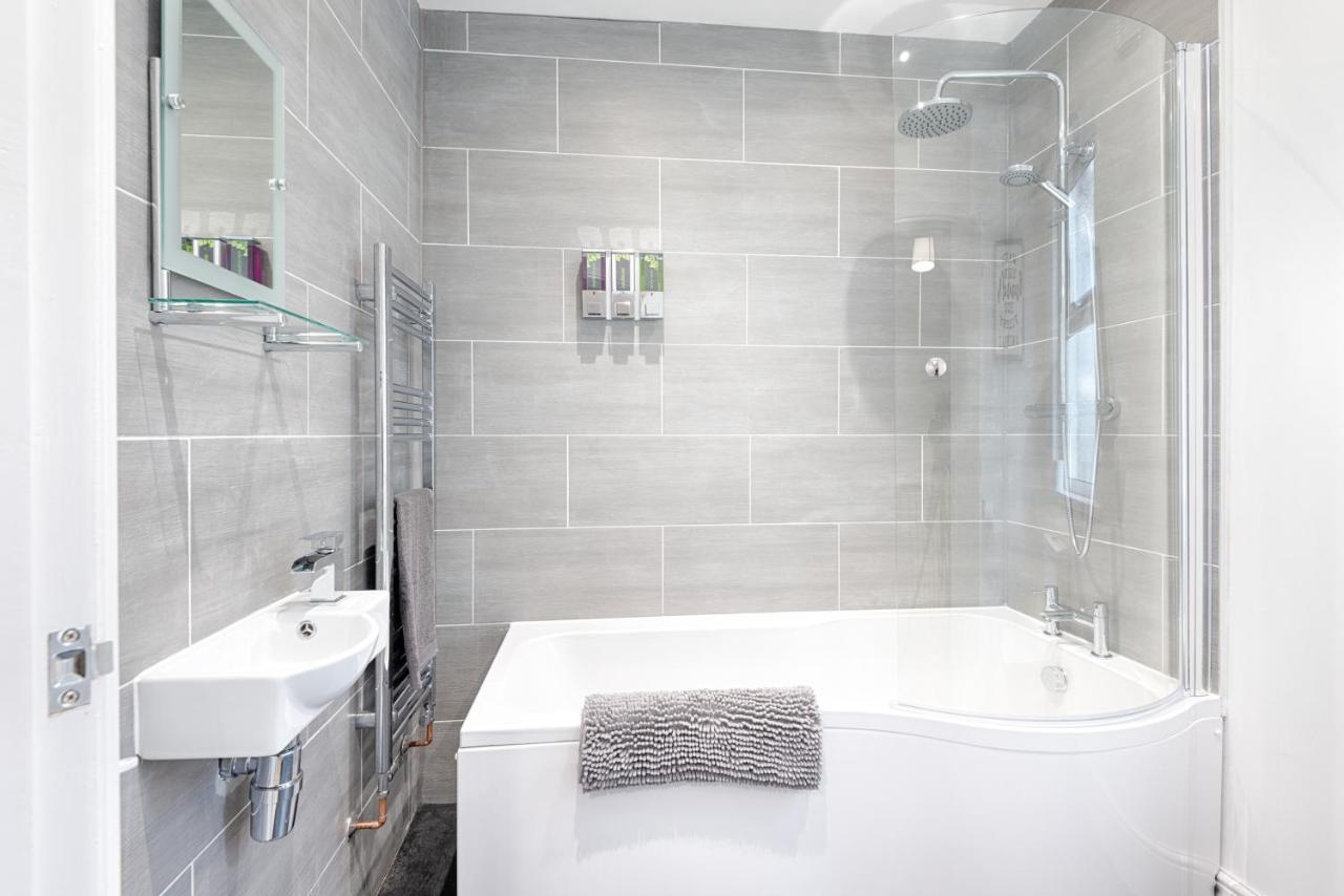 Large Green Garden, 4 Bedrooms, Sleeps 8 Swansea Luaran gambar
