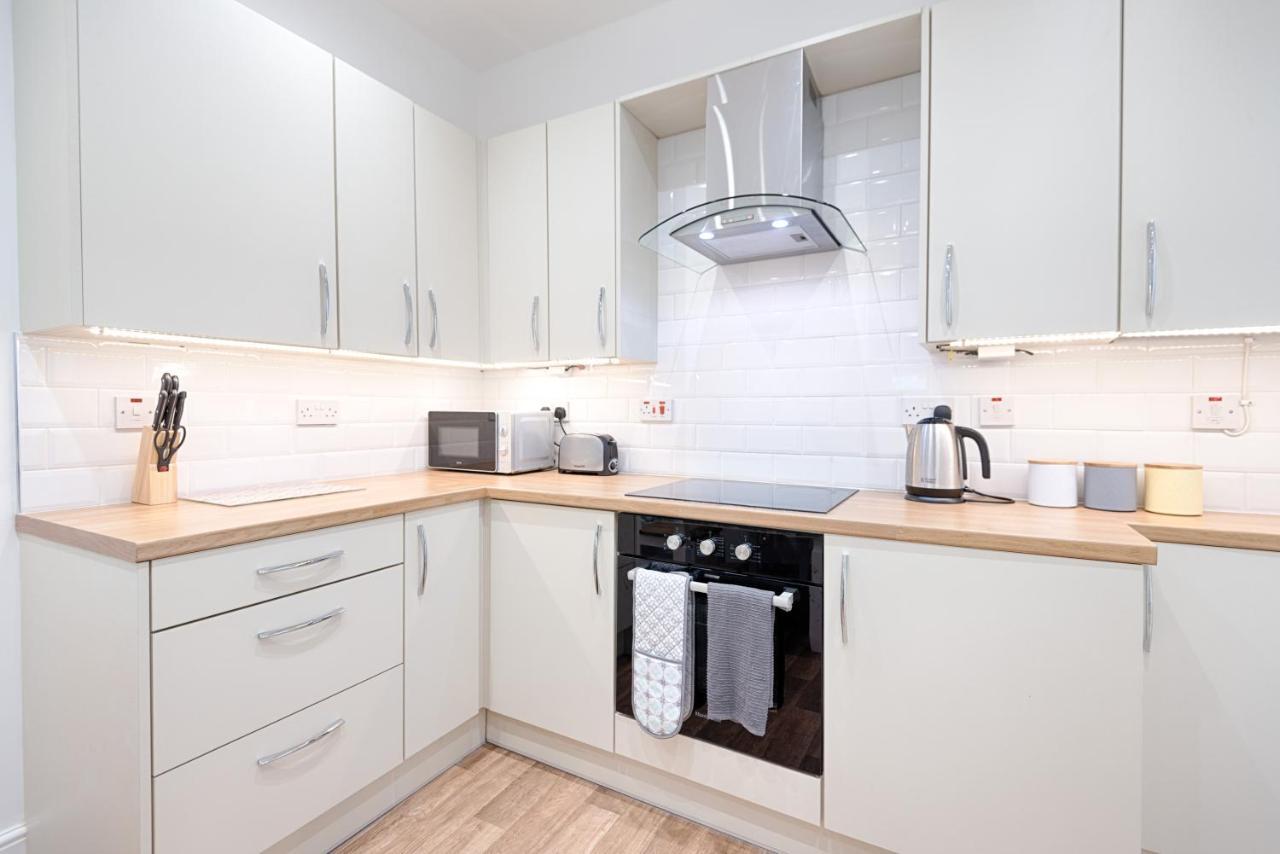 Large Green Garden, 4 Bedrooms, Sleeps 8 Swansea Luaran gambar