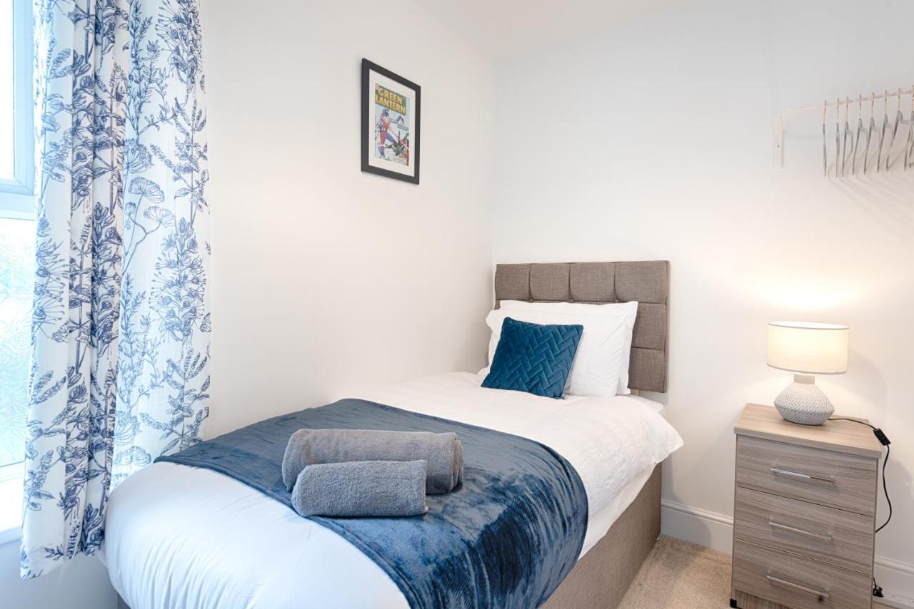 Large Green Garden, 4 Bedrooms, Sleeps 8 Swansea Luaran gambar