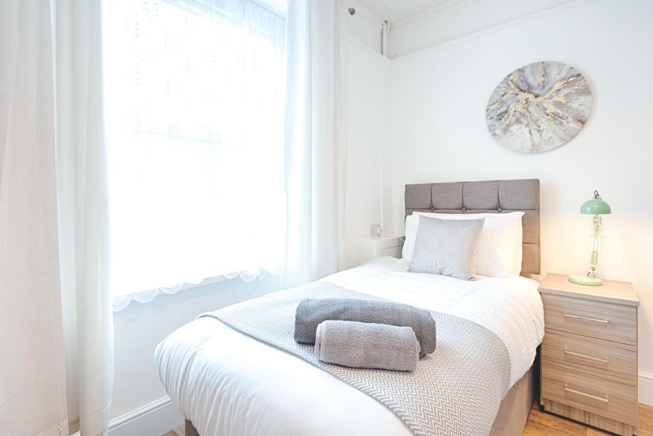 Large Green Garden, 4 Bedrooms, Sleeps 8 Swansea Luaran gambar