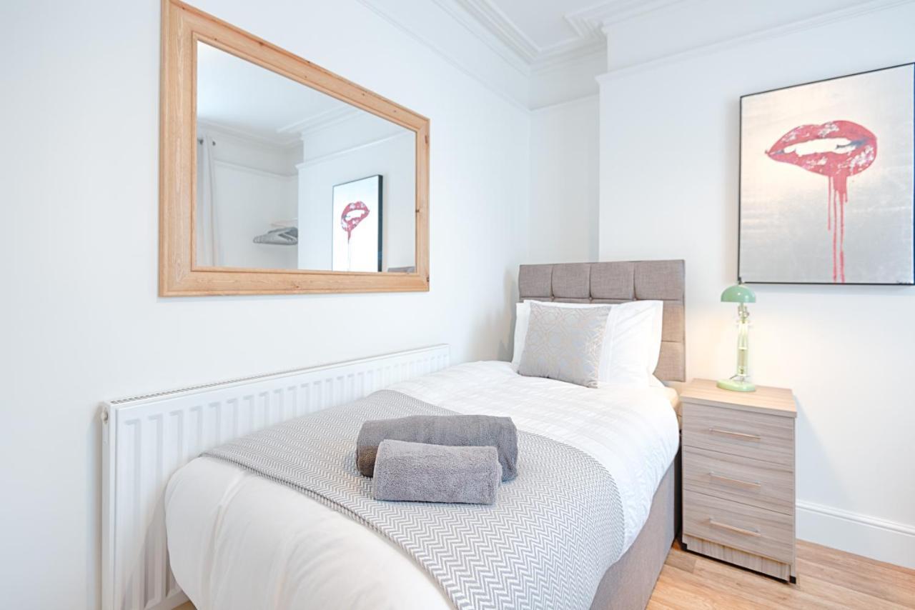 Large Green Garden, 4 Bedrooms, Sleeps 8 Swansea Luaran gambar