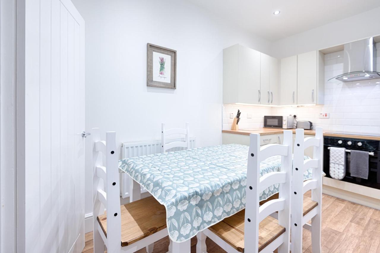 Large Green Garden, 4 Bedrooms, Sleeps 8 Swansea Luaran gambar